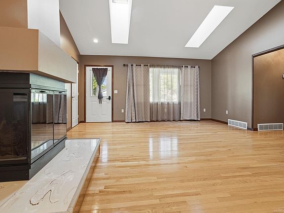 4th image of 3318 Richards Dr