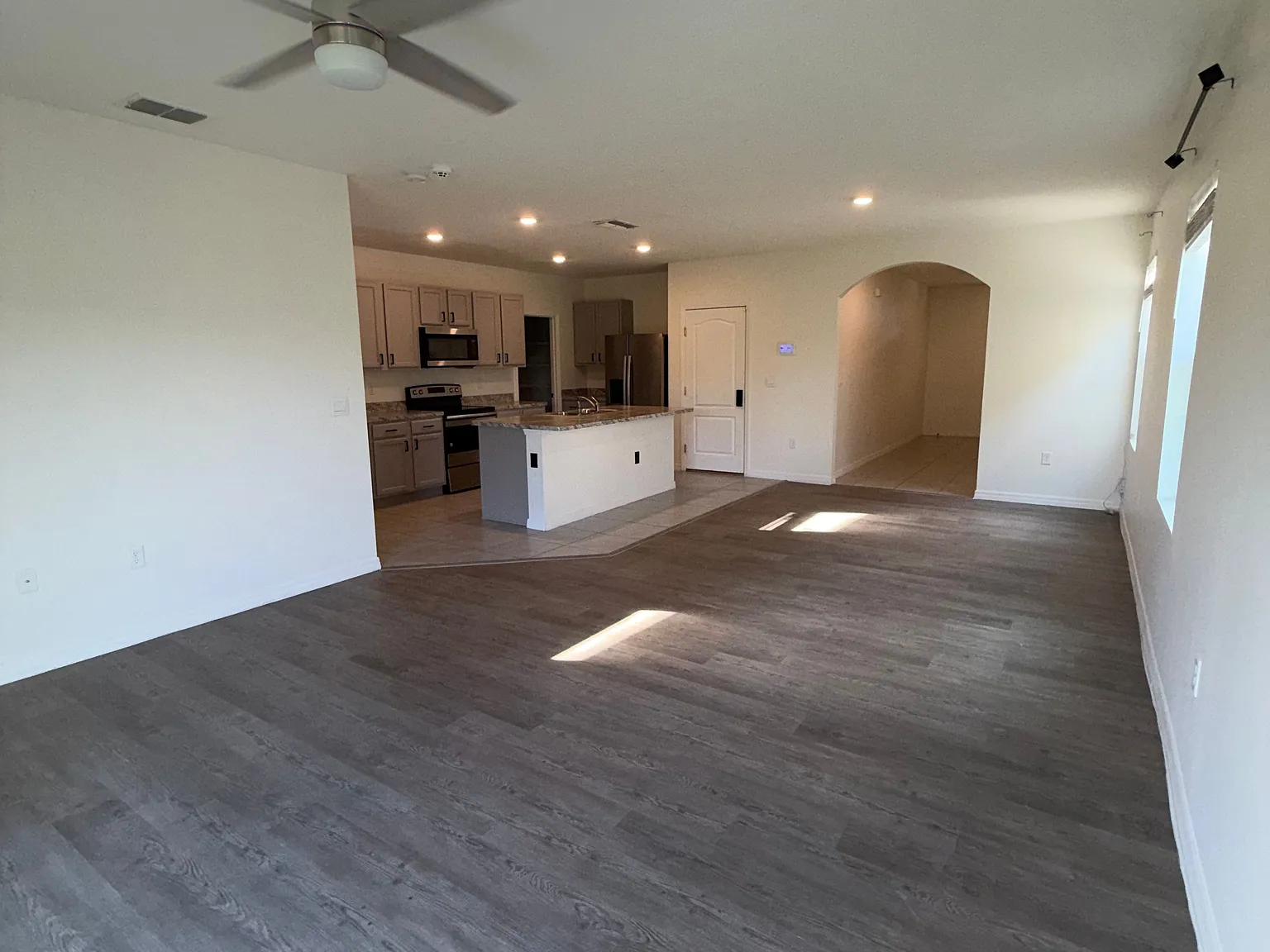 5 bed, 3.0 bath, 2600 sqft, $2,850 — Photo 3