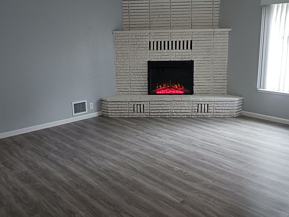 4th image of 452 Almond Dr