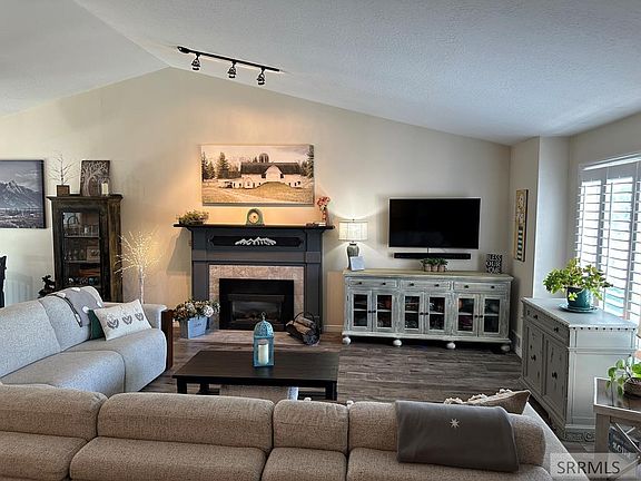 5th image of 3525 Sun Cir