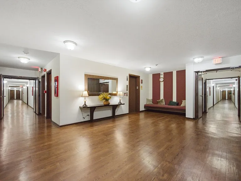 1100 E Randville Dr #203 — Photo 6