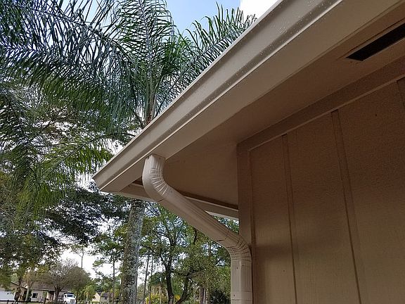 3rd image of 16059 E Lancashire Dr