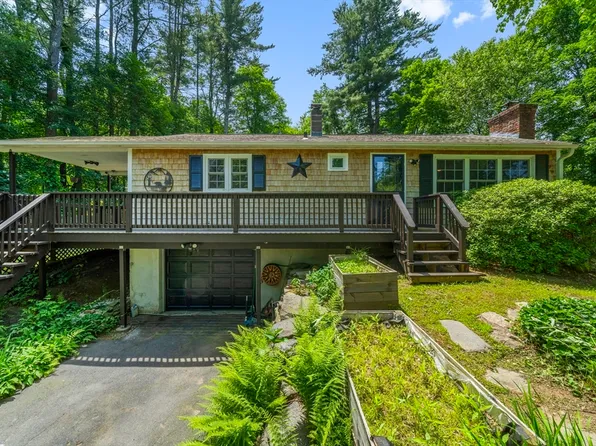 255 State St, Belchertown, MA 01007