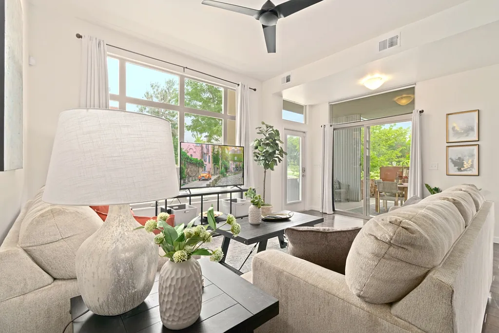 2 bed, 1280 sqft, $3,650 — Photo 1