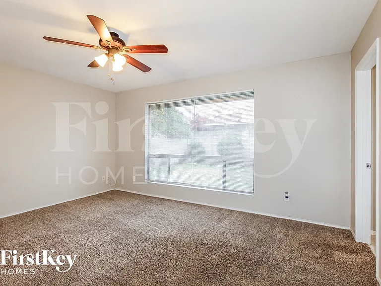 9047 N 48th Ave — Photo 7