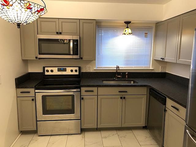 1st image of 25324 Shiawassee Cir