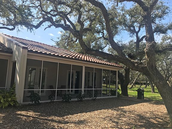Lovely screened-in porch