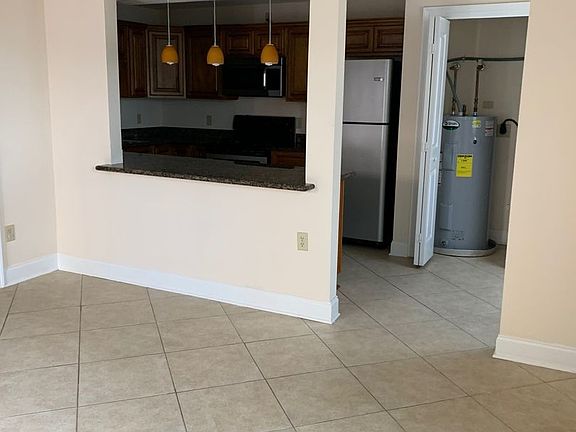5th image of 4020 Hessmer Ave #4000-11