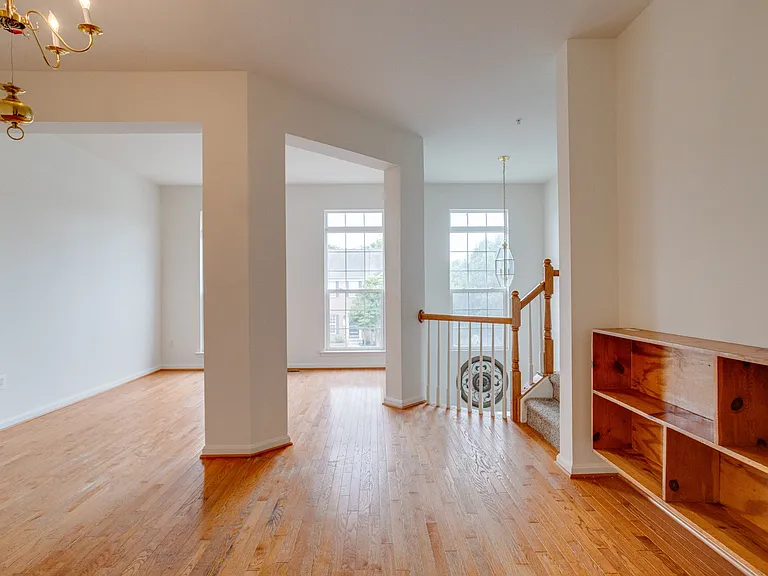 103 Buttonwood Ct — Photo 4