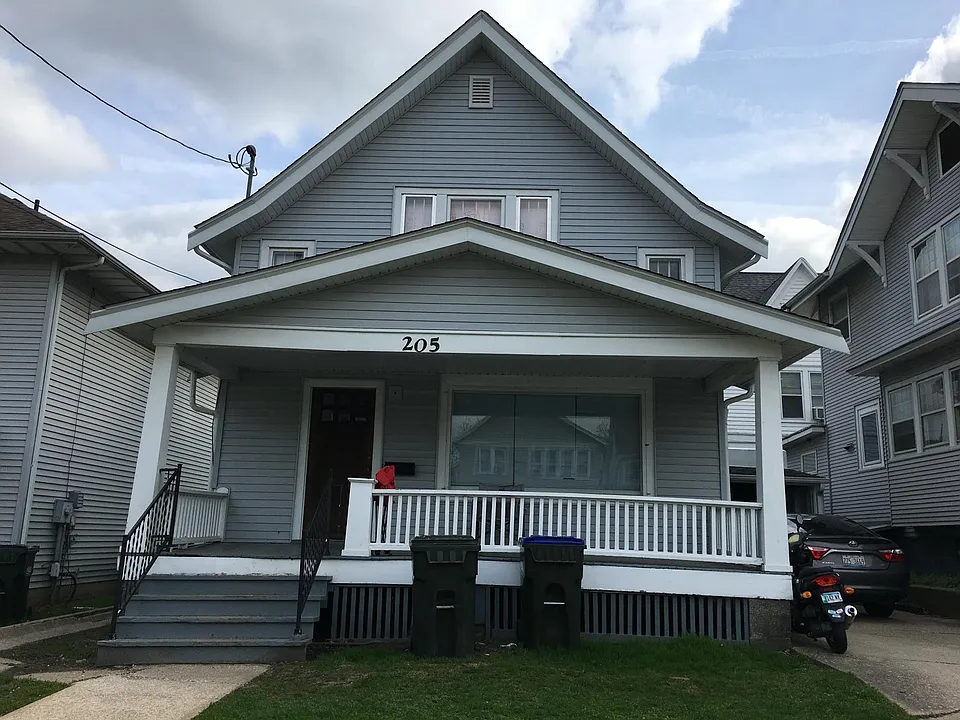 205 E Bloomington St
