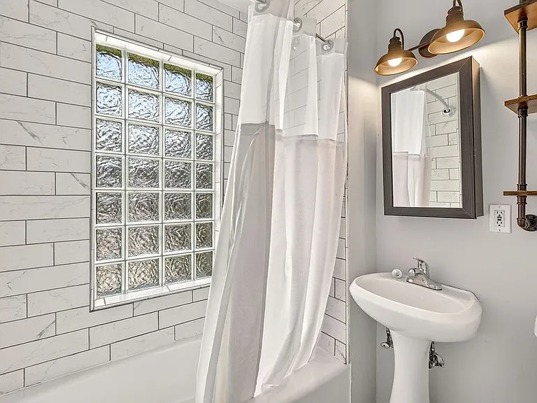 1539 Washington St NE #2 — Photo 4