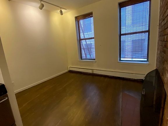 4th image of 135 W 24th St APT 3