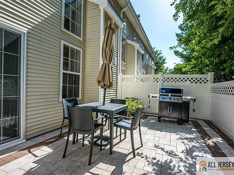403 Somerset Ct — Photo 37