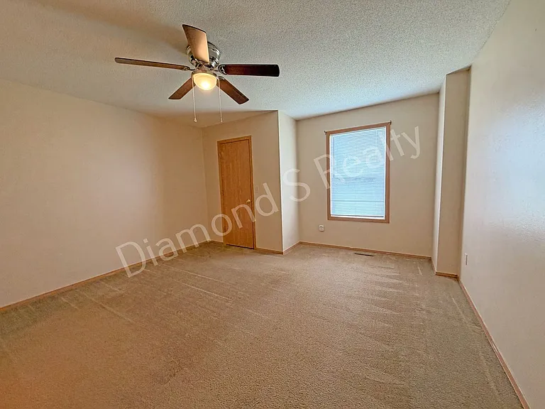 1446 / 1448 W Rainey Duplex — Photo 11