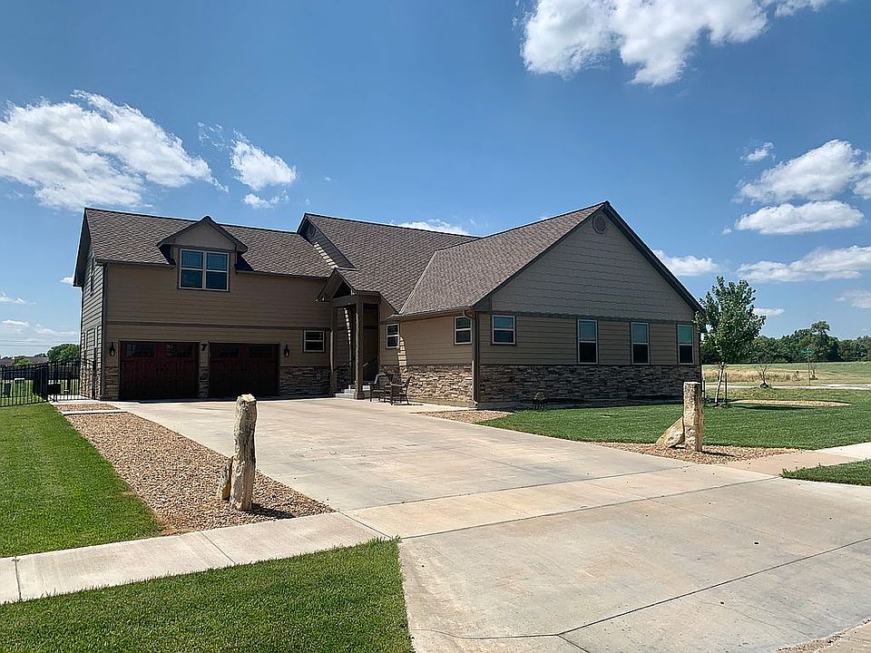 1st image of 7 Monarch Ln
