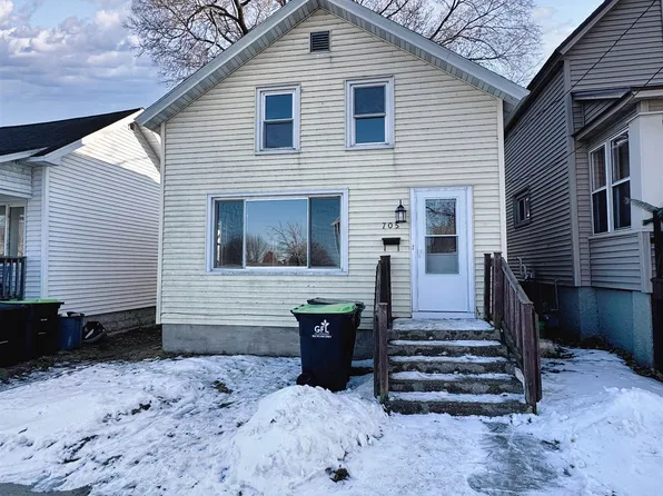 705 11th Ave, Menominee, MI 49858