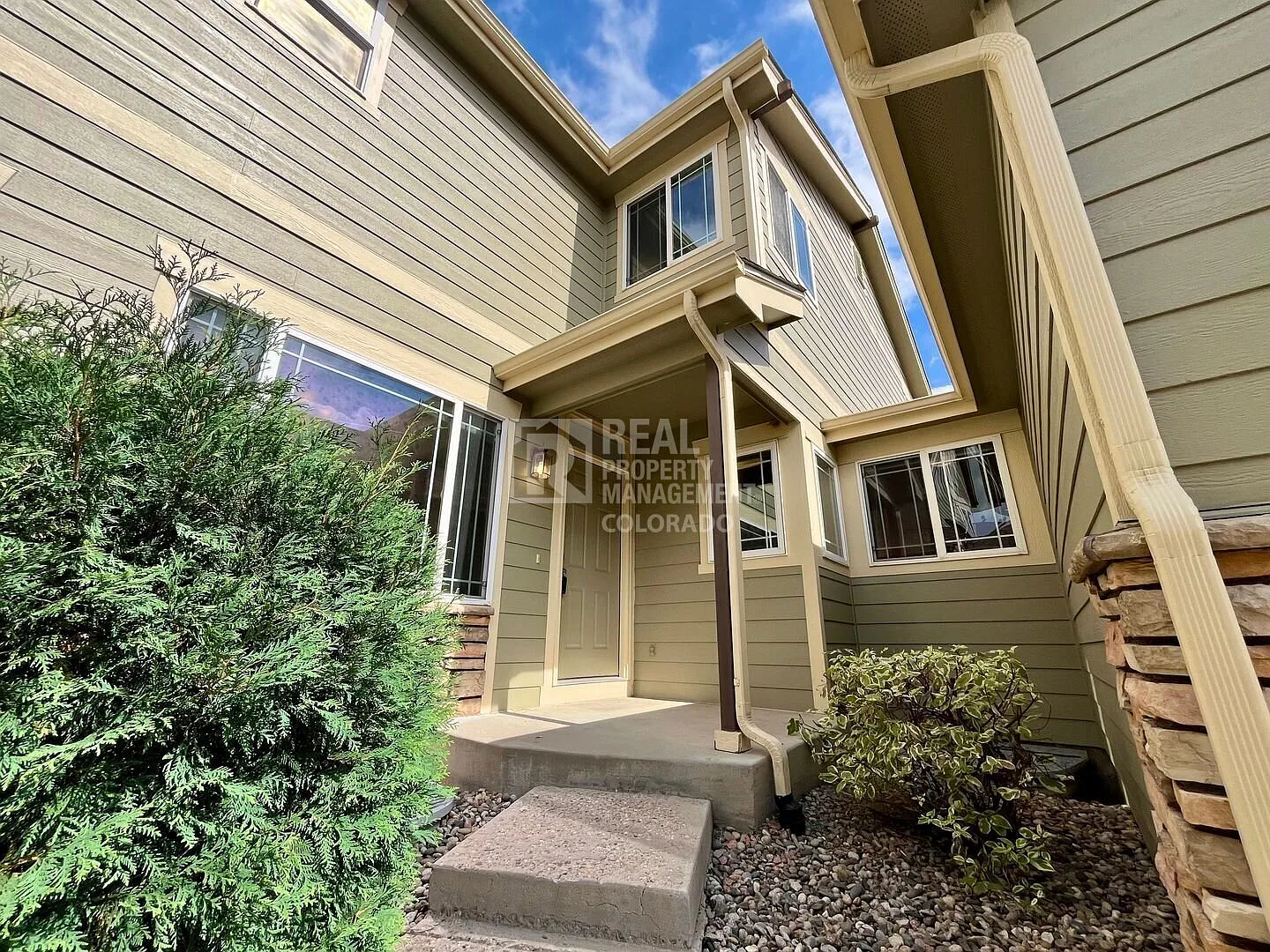 Spacious Southwest Fort Collins Townhome with A/C, Fireplace & 2-Car Garage in Poudre School Dist... — Photo 2