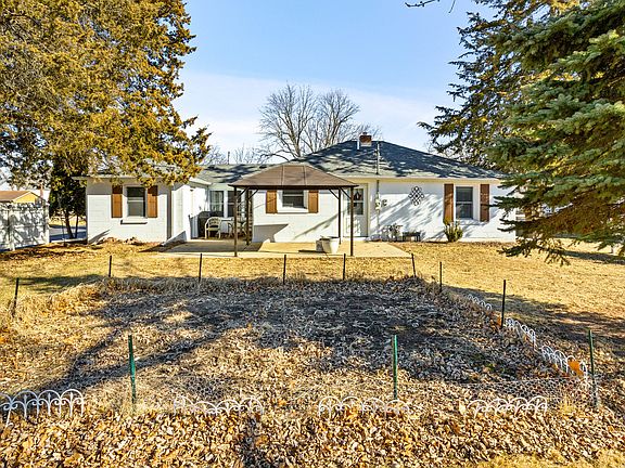 3rd image of 611 N West St