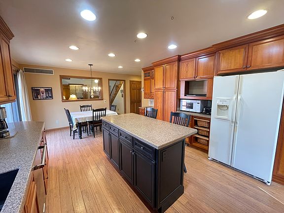 4th image of 80 Crosstie Ln