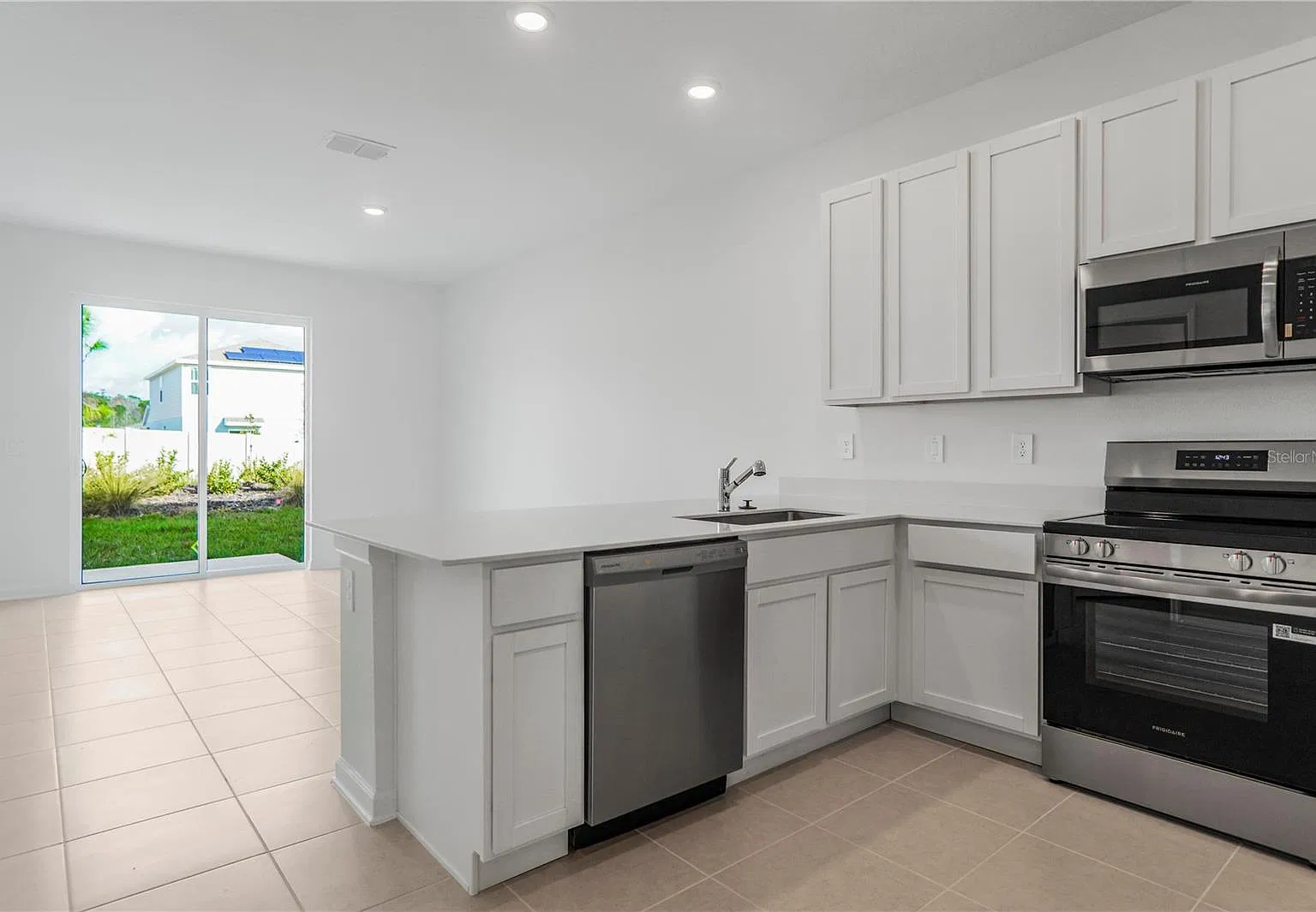 3 bed, 1689 sqft, $1,900 — Photo 4
