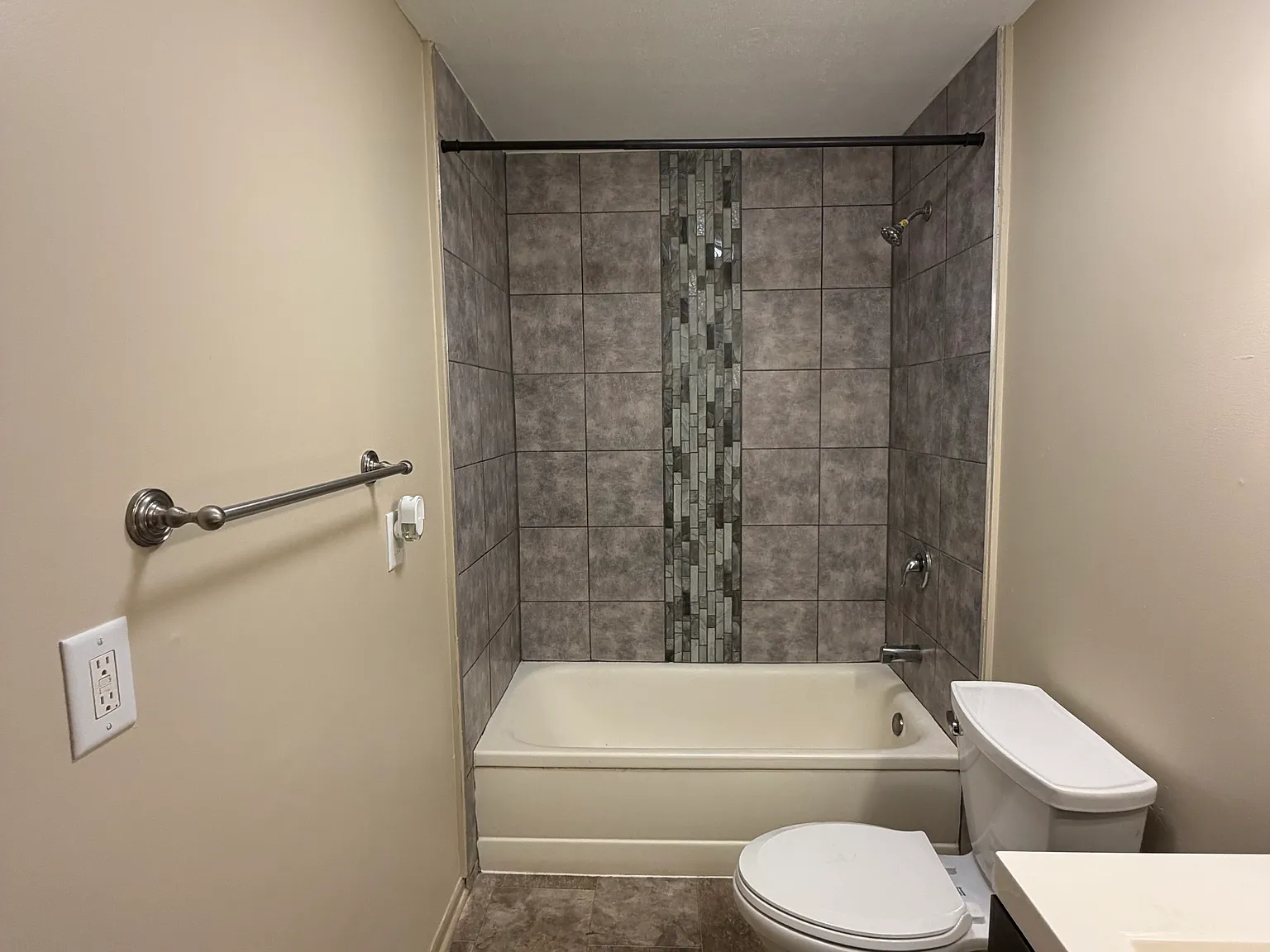 3 bed, 936 sqft, $2,195 — Photo 4