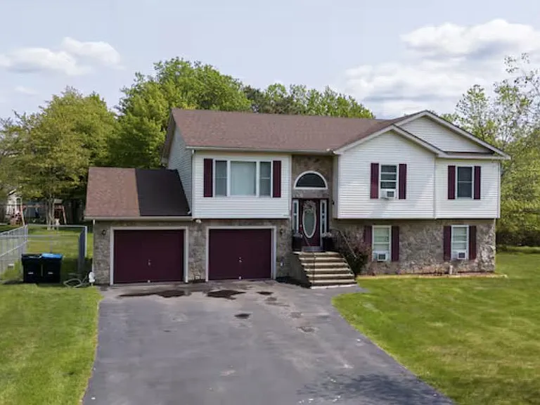 449 Clearview Dr — Photo 1