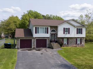 449 Clearview Dr, Long Pond, PA 18334
