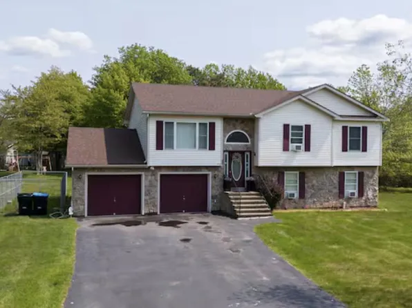 449 Clearview Dr, Long Pond, PA 18334