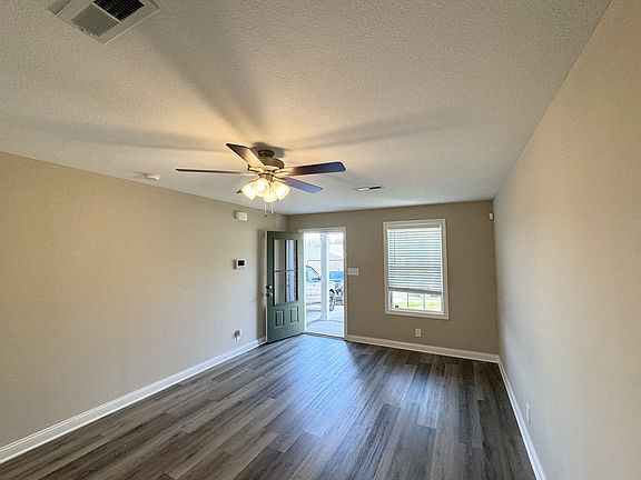 5th image of 840 Lillian Grace Dr