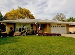 1814 E Camp McDonald Rd, Mount Prospect, IL 60056