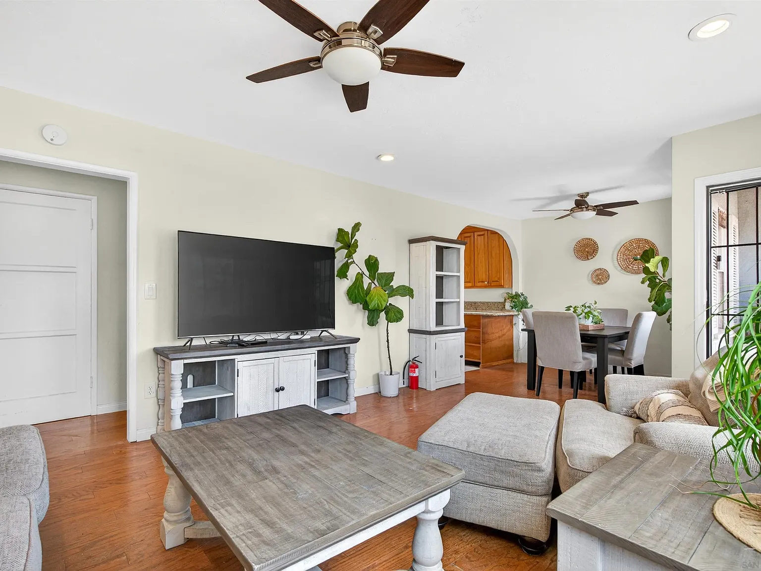 3 bed, 1.0 bath, 1450 sqft, $4,500 — Photo 4