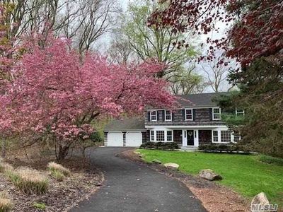 136 Foxdale Ln, Port Jefferson, NY, 11777