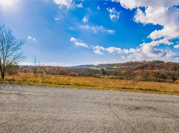 32 Oak Crest Dr, Stoystown, PA 15563