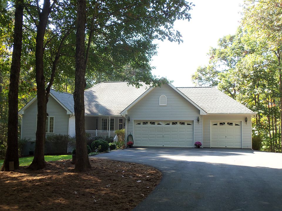 1st image of 975 Oak Grove Dr