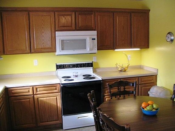 5th image of 221 Harrison Ave