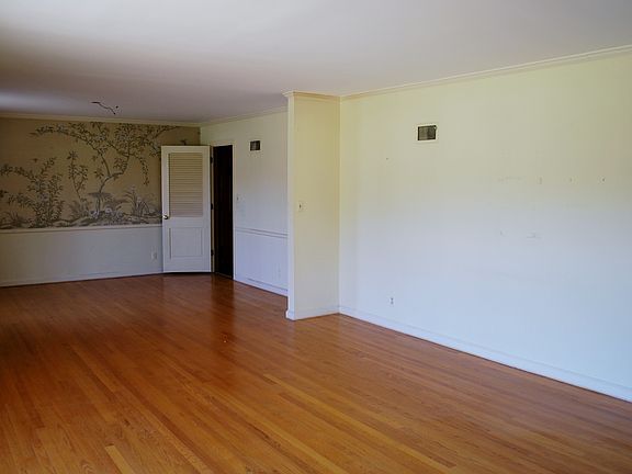 3rd image of 5244 Reinhardt Dr