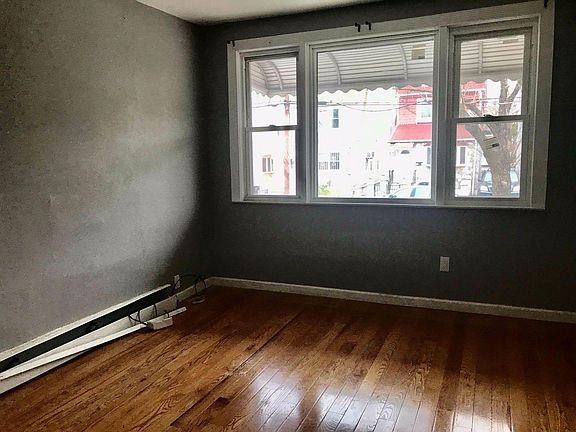 5th image of 14754 Coolidge Ave Floor 1