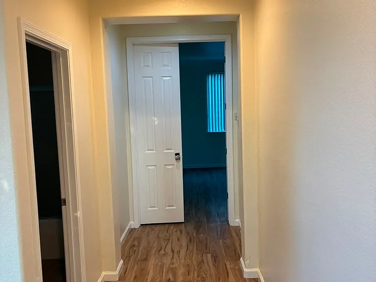 484 S Central Pkwy — Photo 10