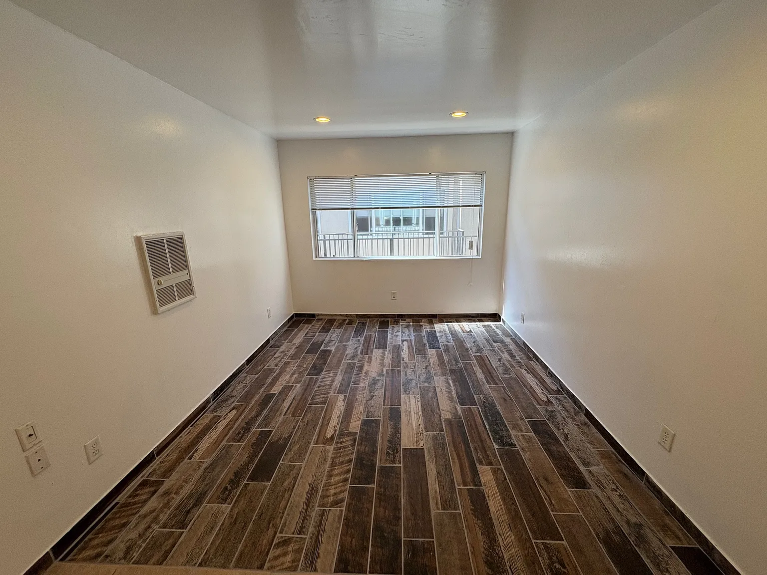 3 bed, 900 sqft, $5,000 — Photo 3