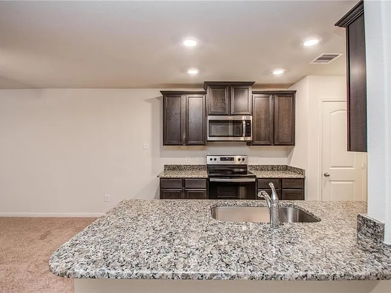 10699 Lost Maples Dr — Photo 4