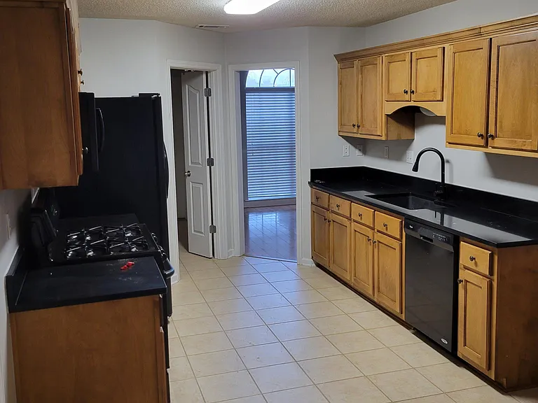 1573 Lyla Cv — Photo 11