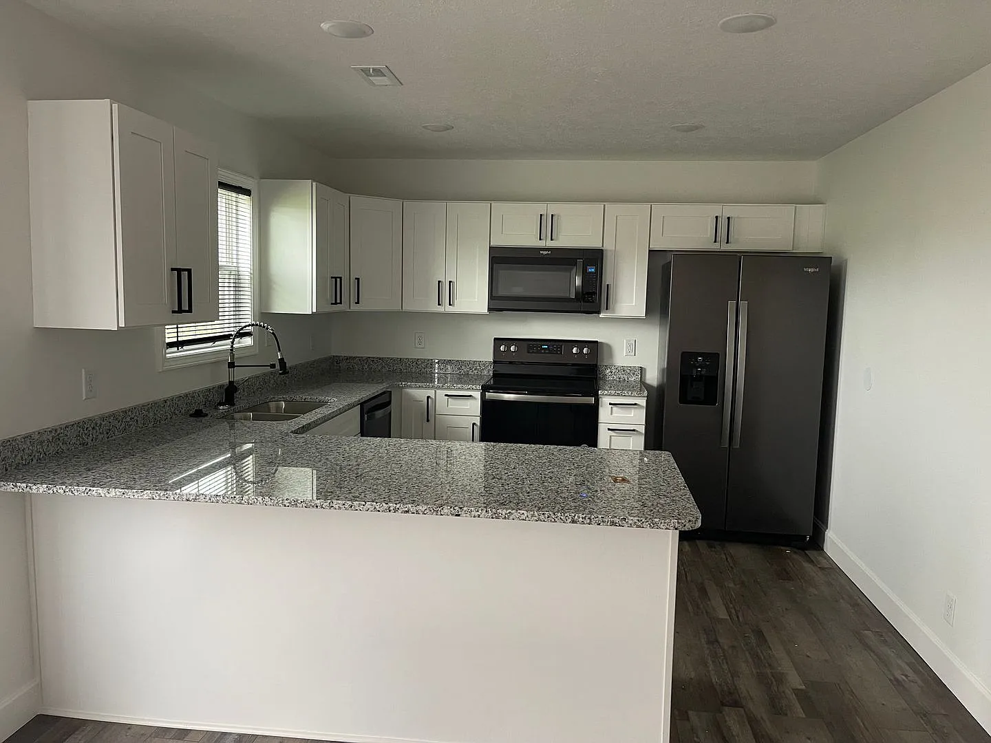 3 Bedroom 2.5 Bathroom Townhouse For Rent — Photo 4