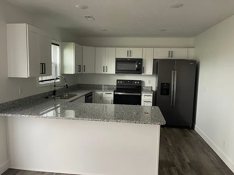 743 Howard Dr — Photo 3