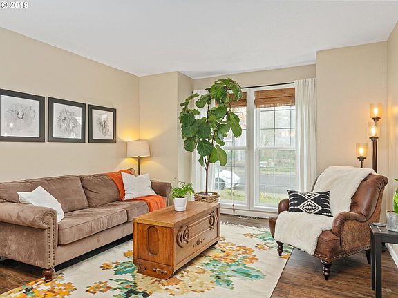 5th image of 883 NE Eaglenest Ct