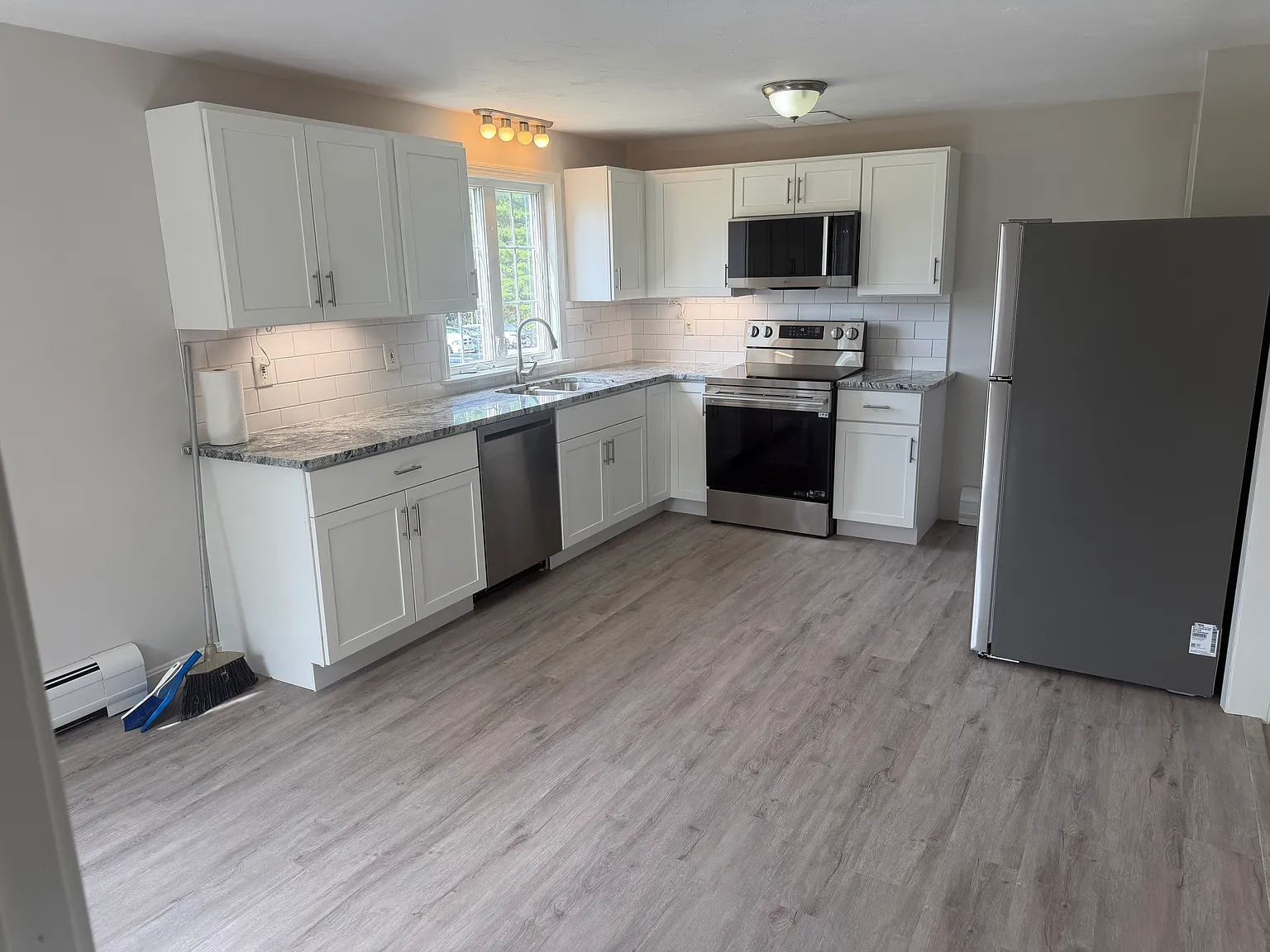 2 bed, 1.5 bath, 960 sqft, $2,500 — Photo 2
