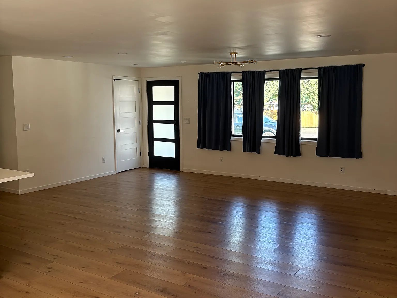 3 bed, 1326 sqft, $3,100 — Photo 3