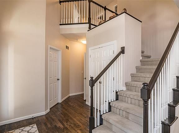 4th image of 10 Timber Bluff Ct