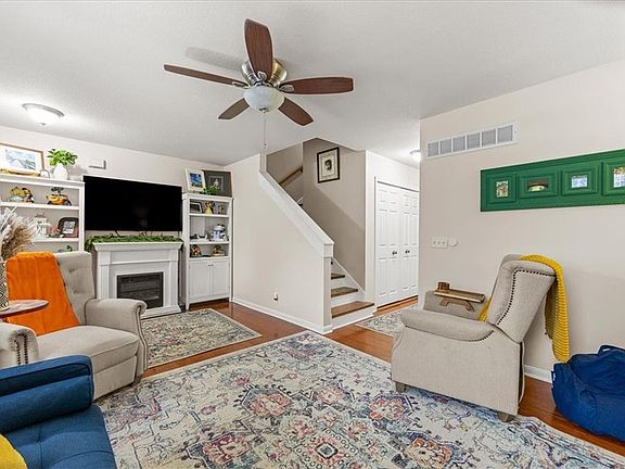 2nd image of 8104 N Oakley Ave