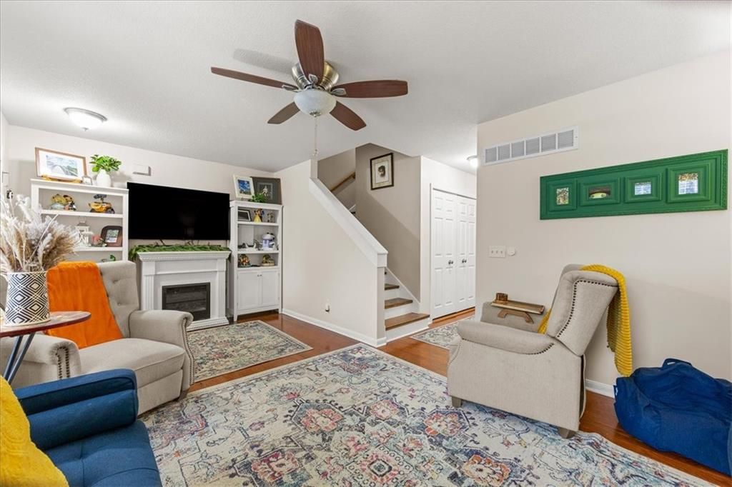 8104 N Oakley Ave, Kansas City, MO - View 2
