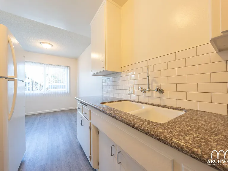 2320 Virginia Ave #3 — Photo 1